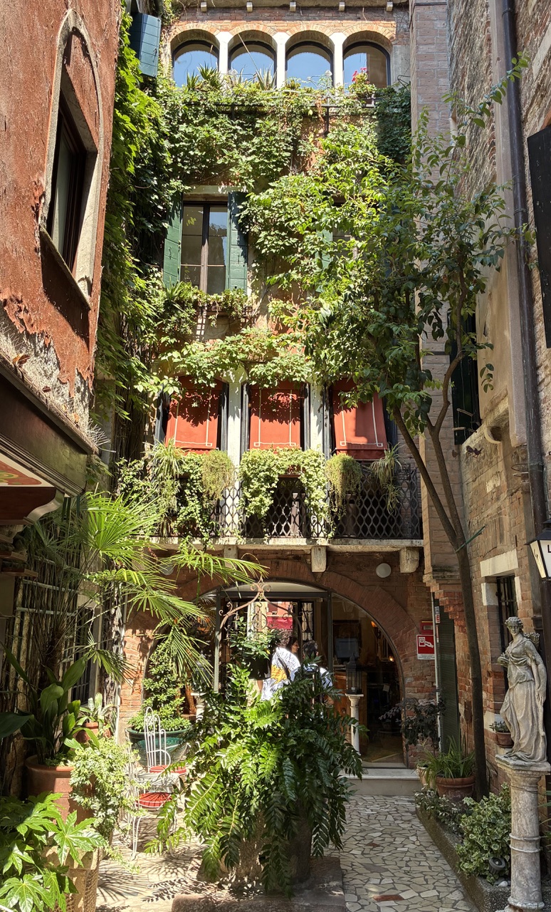 The courtyard of the Hotel Flora in Venice